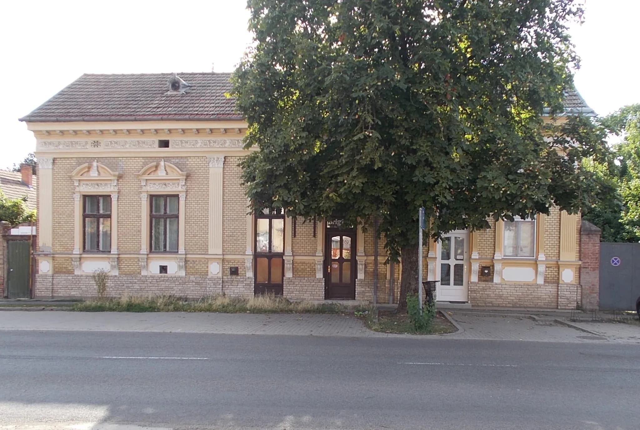 Helyi védett lakóház Orosházán, a Bajcsy-Zsilinszky utcában