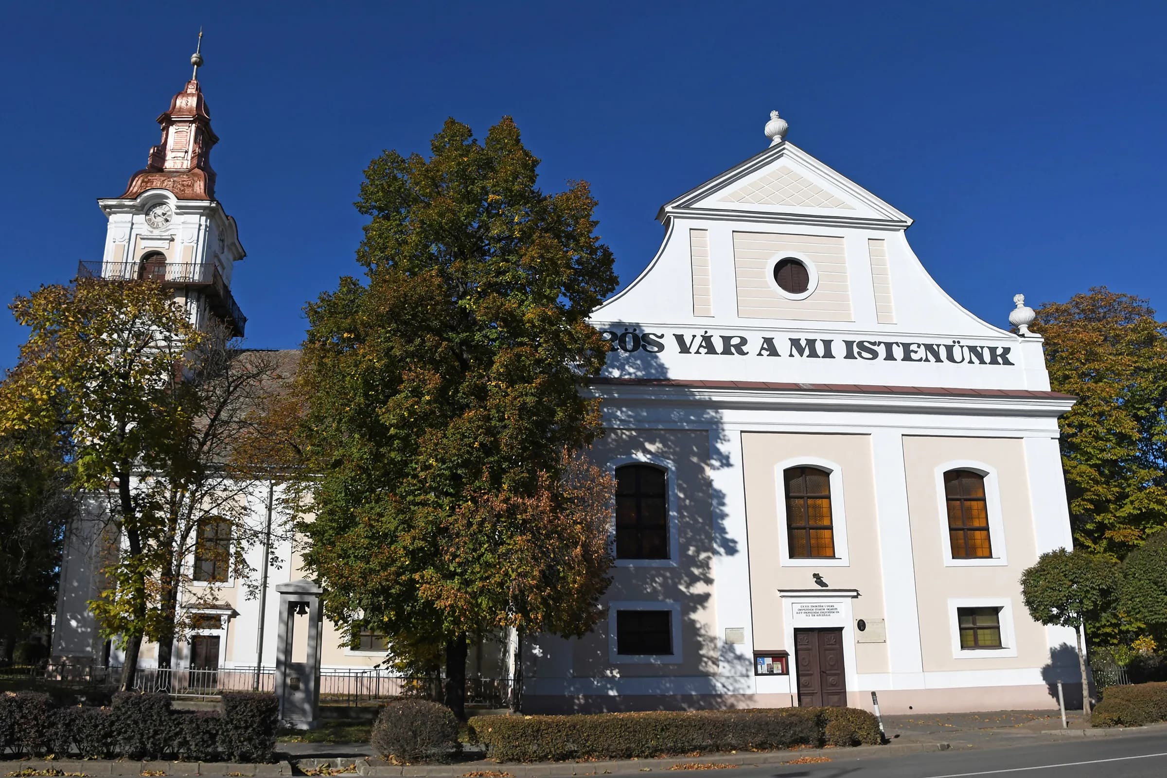 Az orosházi evangélikus templom homlokzata